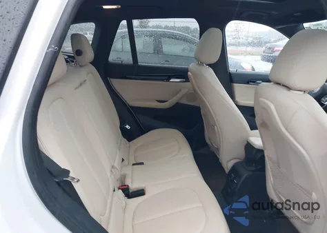 2017 BMW X1 xDrive28I z USA, uszkodzony, nr VIN WBXHT3Z38H4A53600